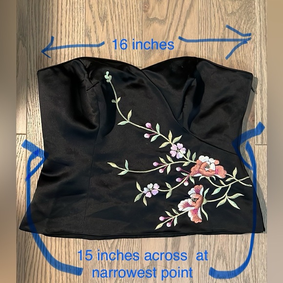 Beautiful strapless bustier/corset style top with floral embroidery - Picture 2 of 2